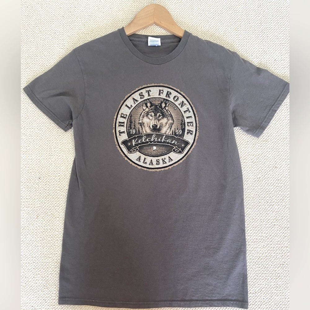 Alaska wolf T-shirt size small